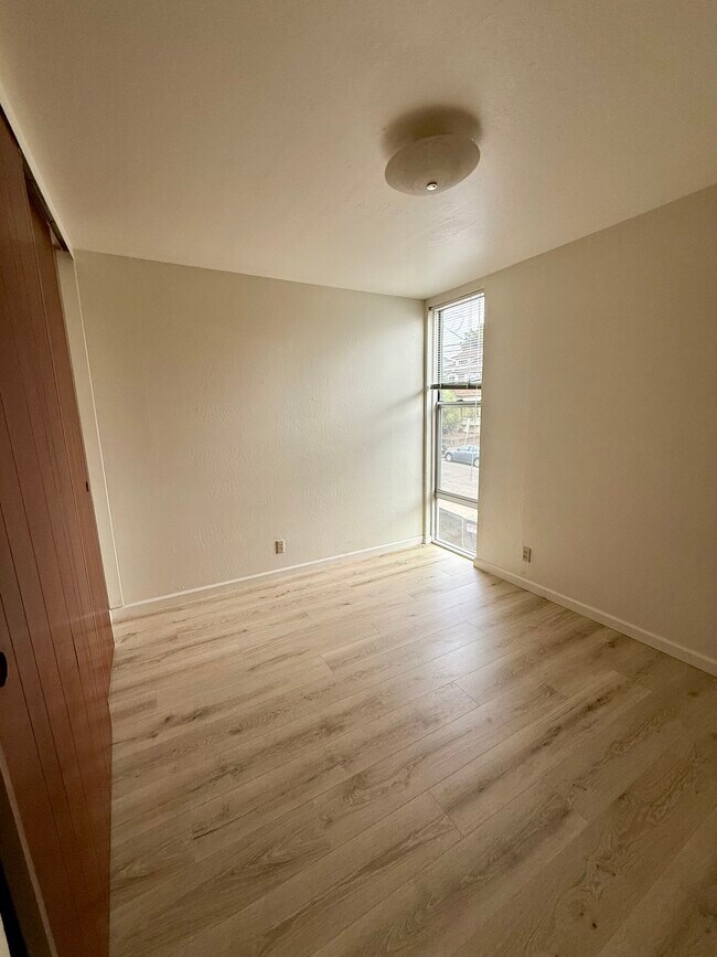 Photo - 2211 Carleton St