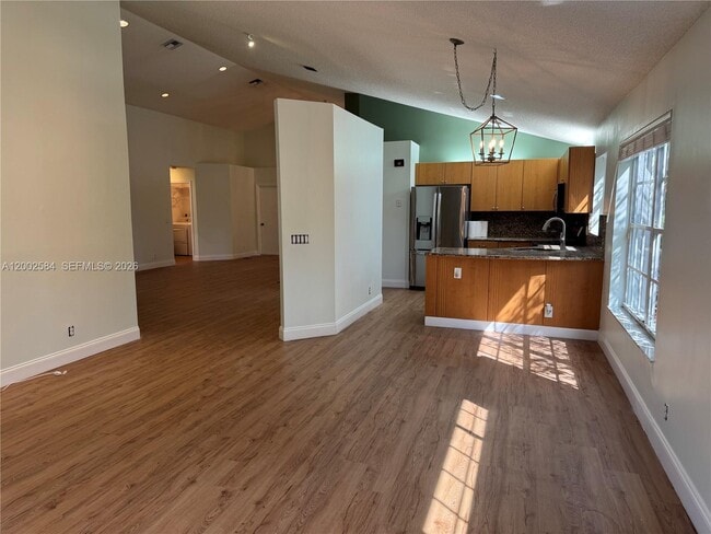 Photo - 2019 Cove Ln