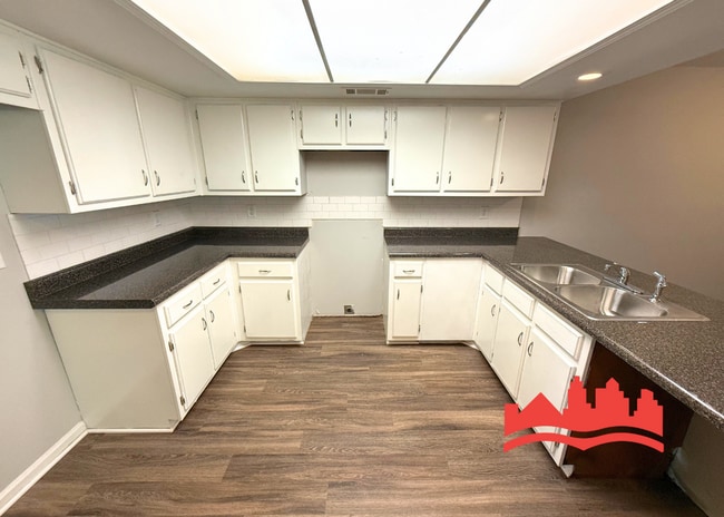 Photo - 3708 Deer Crossing