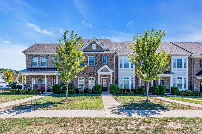 Photo - 253 Mary Ann Cir Townhome