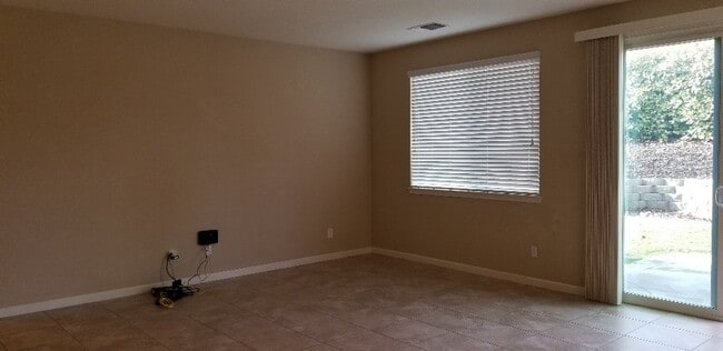 Photo - Beautiful 4 bd 2 bath Home for Rent in ANATOLIA Village Rancho Cordova