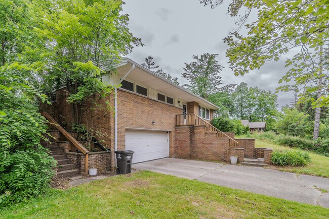 Photo - 1035 Newport Rd