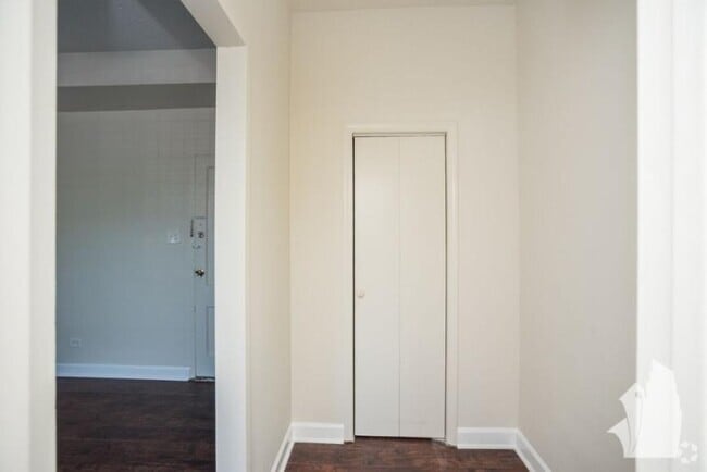 Building Photo - 0 bedroom in Lake View IL 60657 Unit 401 Rental