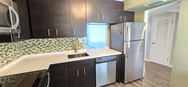 1201 NE 191st St Unit G306