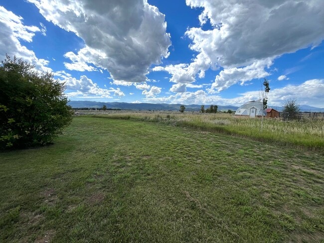 211 Hoback Dr