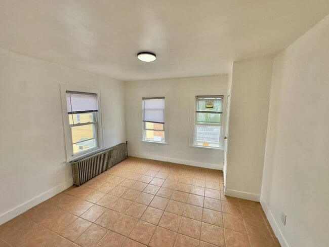 Building Photo - 104 Henry St Unit 2L