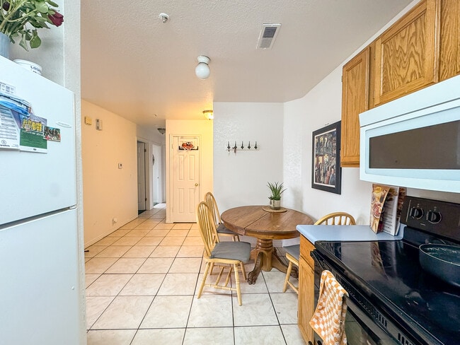 Photo - 850 N University Ave