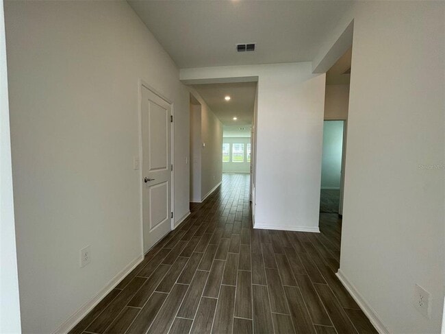 Photo - 660 Tanaro Ln