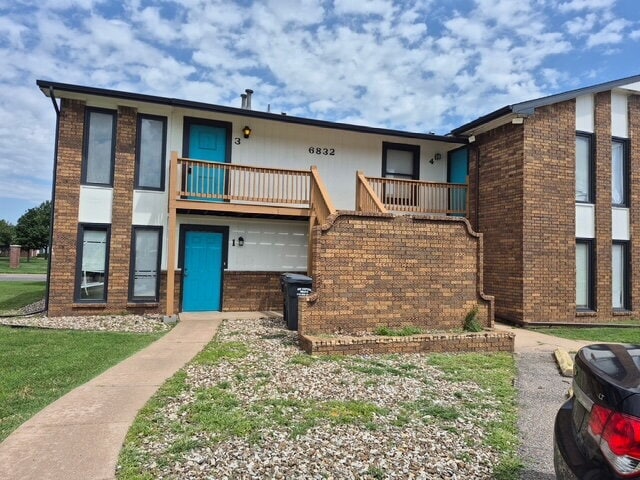 Building Photo - Come see this cozy 2 Bedroom, 1 Bathroom Upstairs Apartment! Unit 3