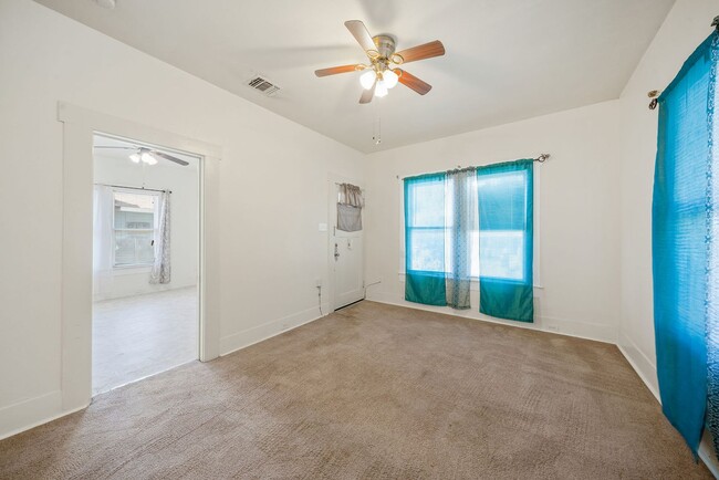 Photo - 906 S Gevers St