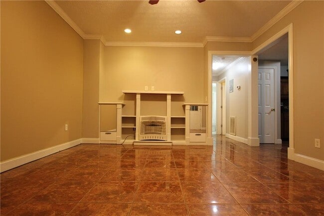 Photo - 818 Springlake Rd