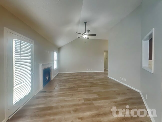 Photo - 1616 Broad Cir