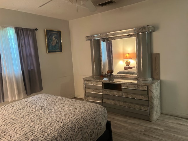 Photo - 1918 Sheridan St