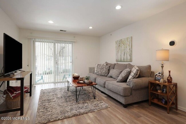 Building Photo - 1015 Wedgewood Cir Unit 1015