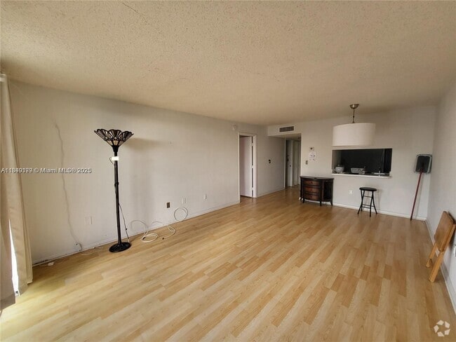 Building Photo - 9360 Fontainebleau Blvd Unit 508 Rental