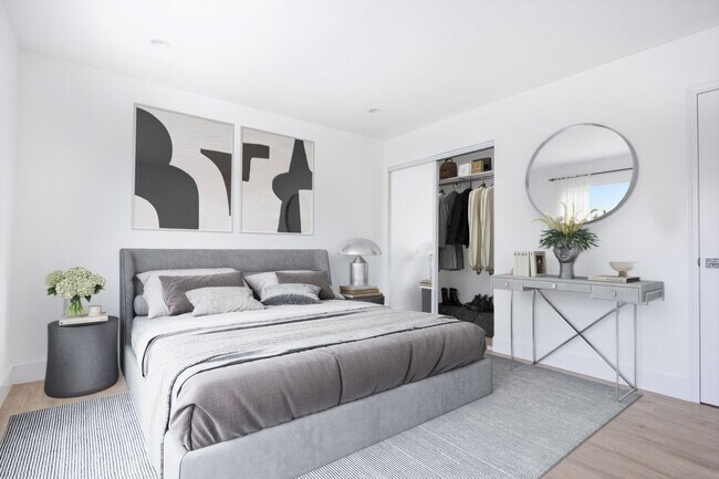 Photo - 1040 S Genesee Ave