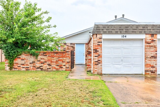 Charming 2-Bedroom Duplex with Garage & Mo... - Charming 2-Bedroom Duplex with Garage & Mo...