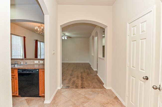 Photo - 2106 Castle Gardens Ln