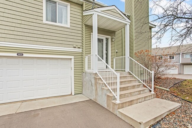 Photo - 3 bd, 2 bathroom, 2 car garage two level end unit town home