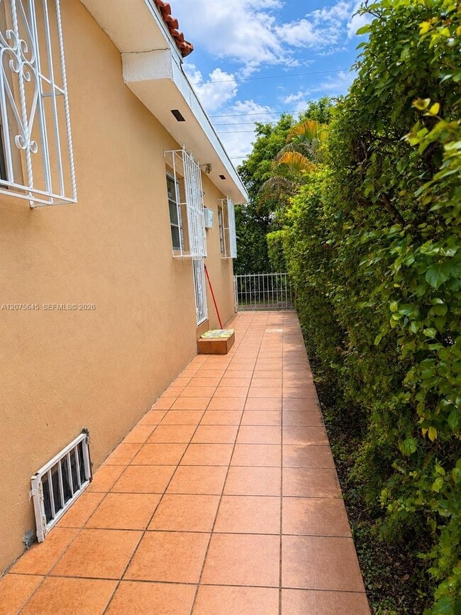 6488 SW 25th St Unit 1
