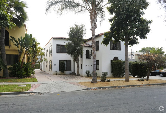 Building - 1206 N Orange Grove Ave Apartments