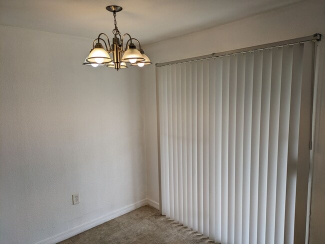 Photo - 140 Minna Ln