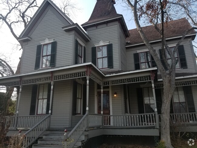 Building Photo - 619 Washburn St Unit #1 Rental