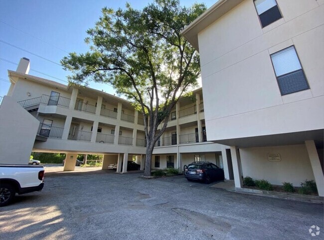 Building Photo - 409 E 38th St Unit 303 Rental