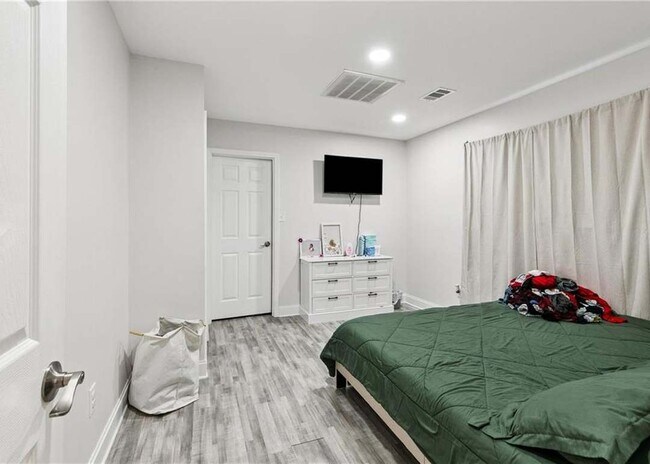 Photo - 413 Avenue J