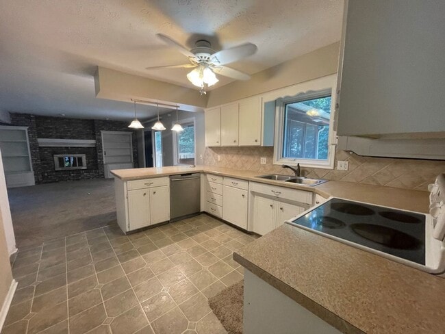 Photo - Large Home in Bellevue for Rent