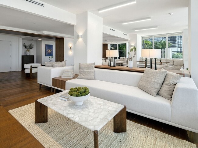 Photo - 555 NE 34th St Unidad 610