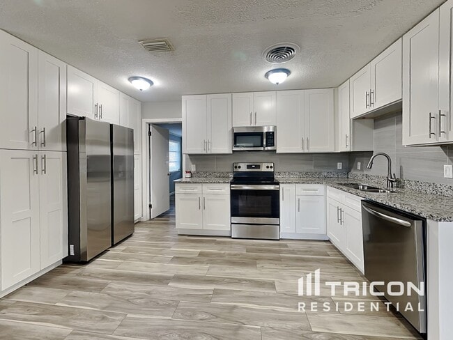 Photo - 10916 N 14th St