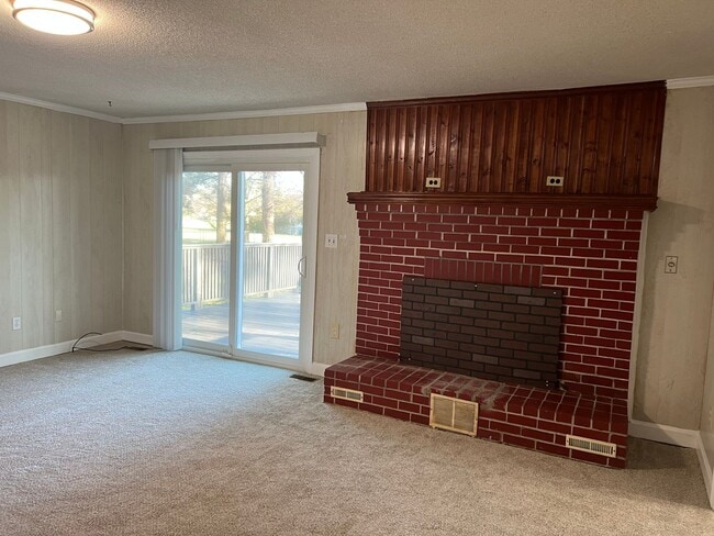 Photo - 102 Hunters Trail W