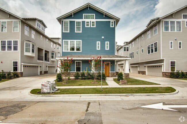 Building Photo - Welcome to a beautiful Craftsman-style Tow... Rental
