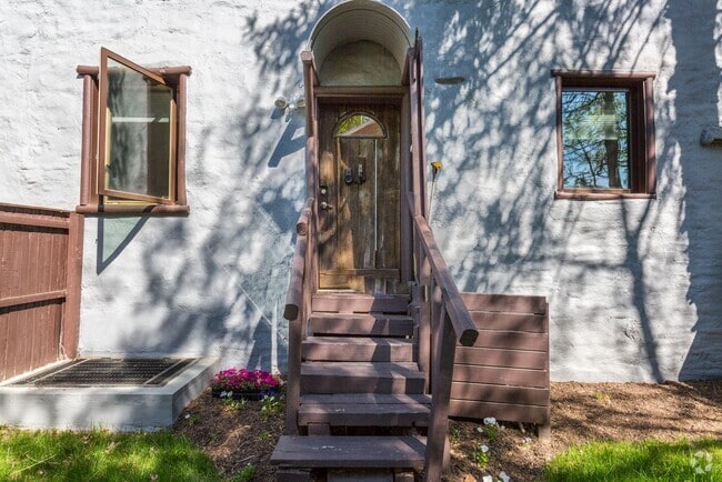 Building Photo - 4949 Allan Rd Unit Apt A