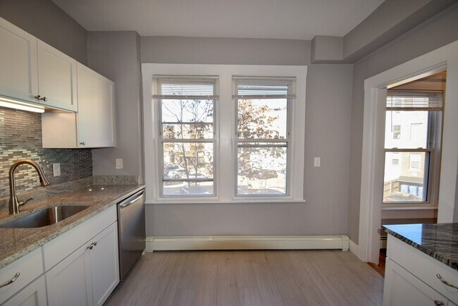 Photo - 142 Sutherland Rd Unit 2