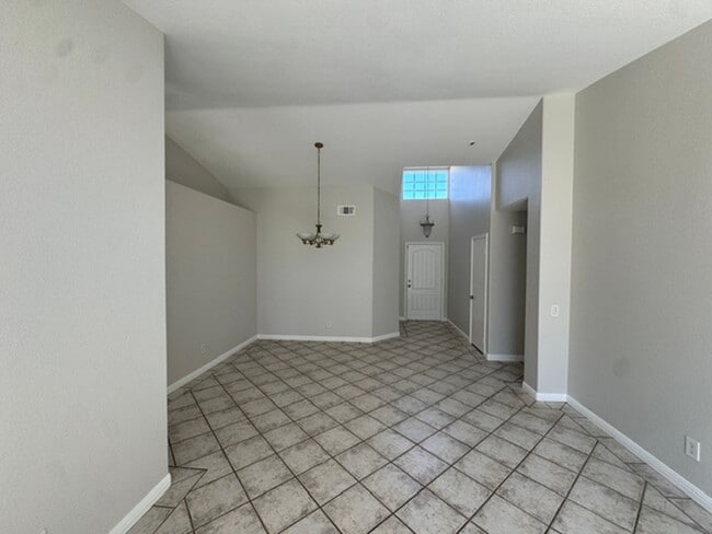 Photo - 805 Alpine Ct