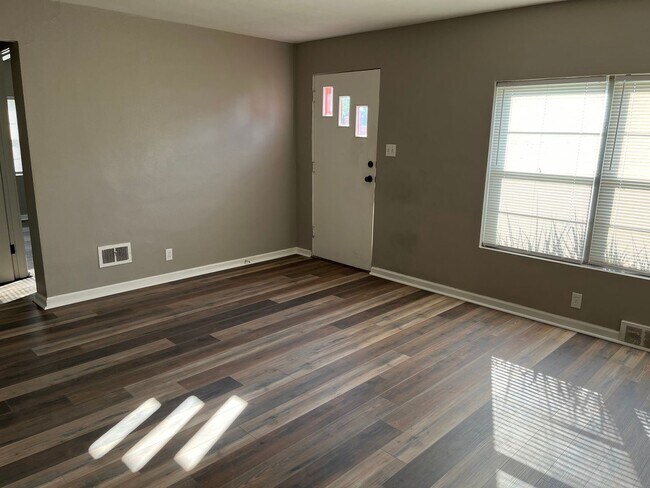 Photo - Two Bedroom in Alton