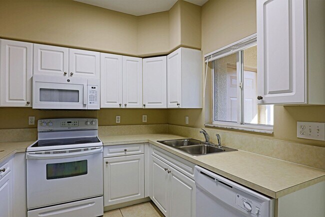 Photo - Villas at Venezia 4160-202 Apartamento Unidad 4160 Castilla Circle, 202