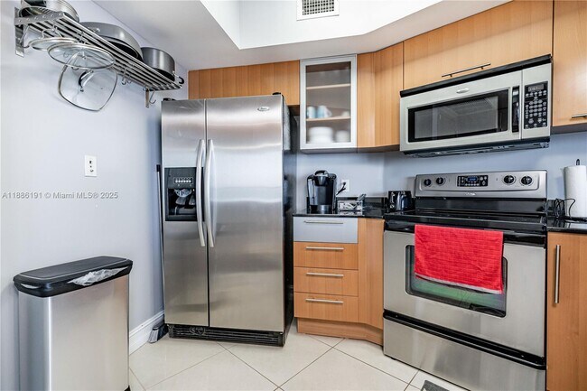 Photo - 1750 N Bayshore Dr Unit 2301