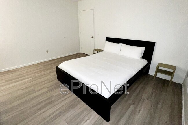 Photo - 4650 Koval Ln