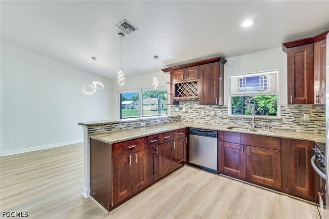 Photo - 5201 4th St W