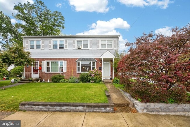 Building Photo - 728 Pennbrook Ave