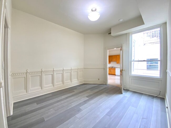 Building Photo - SPACIOUS Unit 918R