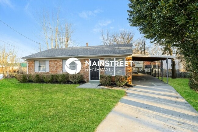 5 Bedroom Pet-Friendly Home in Louisville, KY with Main Street Renewal
