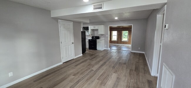 Photo - 2133 Hugh Edwards Dr