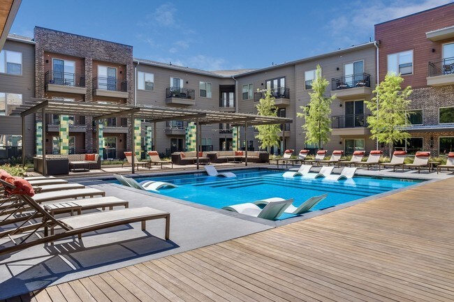 Cortland Good Latimer Apartments For Rent in Dallas, TX