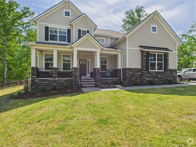 Building Photo - Stunning 5 Bedroom Home Located in William...