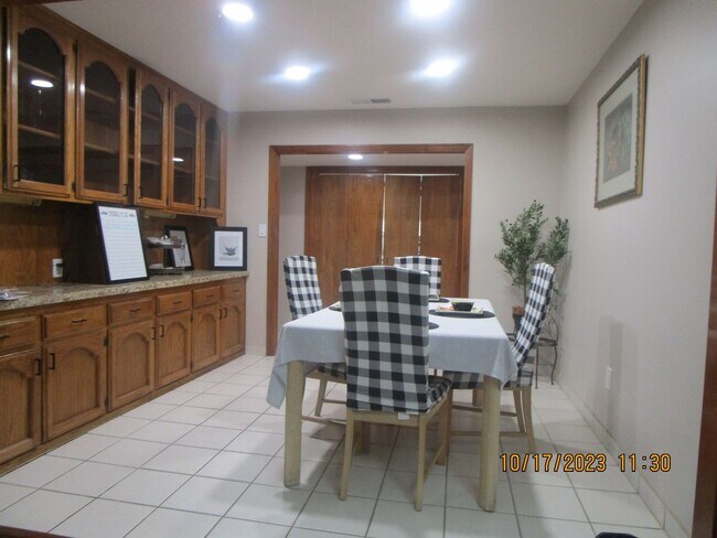 Photo - Beautiful 5 Bedroom, 3 Bathroom House with...