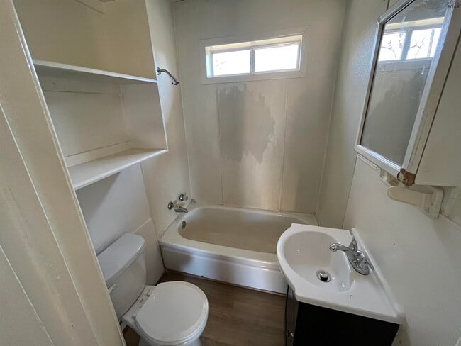 Photo - 2009 Joline St